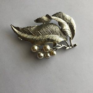 Vintage Sarah Coventry Pin